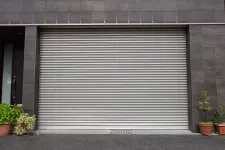 Rolling garage door