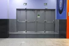 Commercial building entry door